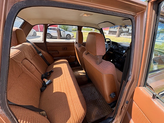 Volvo 244 8 of 10