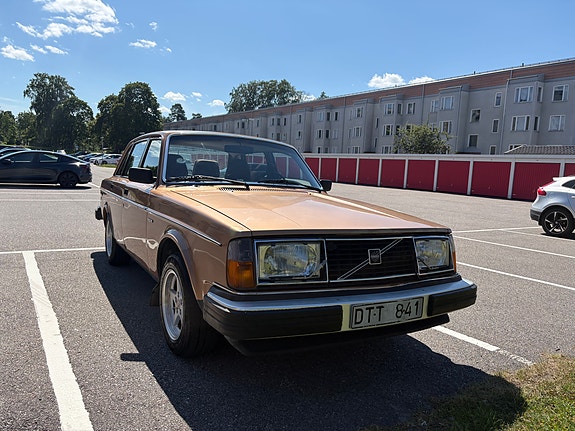 Volvo 244 4 of 10