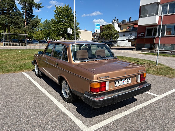 Volvo 244 3 of 10