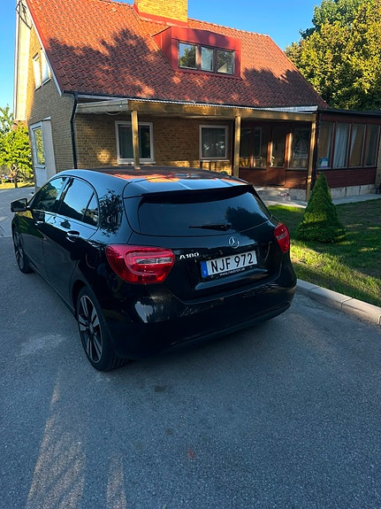 Mercedes-Benz A180 2 of 9