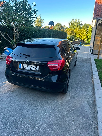 Mercedes-Benz A180 3 of 9