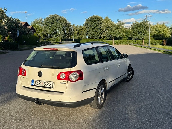 Volkswagen Passat 2 of 5