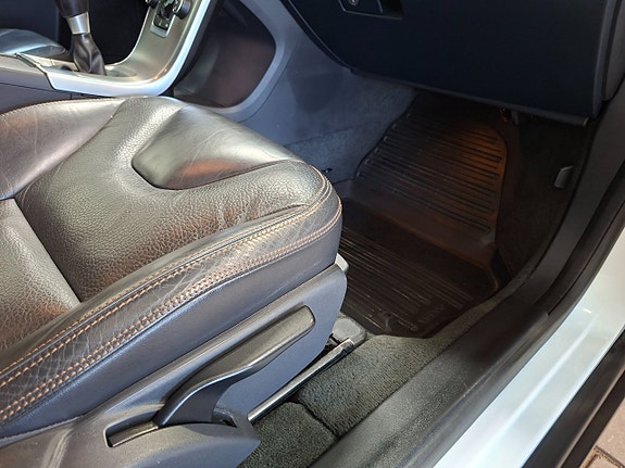 Volvo XC60 8 of 22