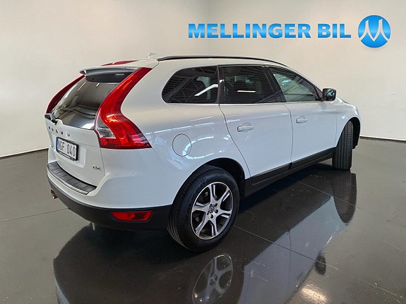 Volvo XC60 3 of 22