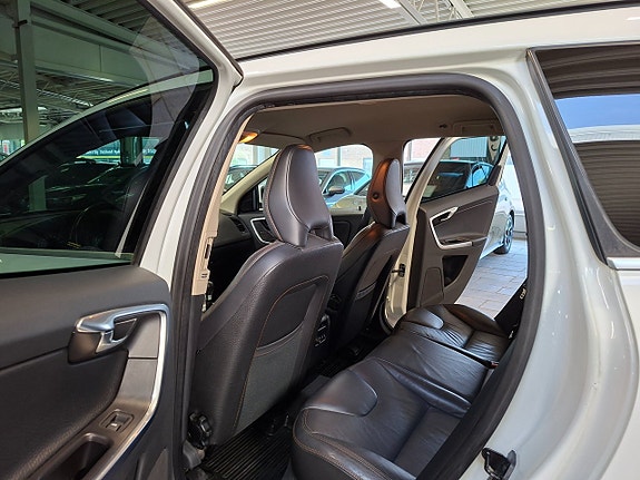 Volvo XC60 11 of 22