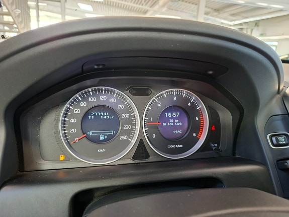 Volvo XC60 16 of 22