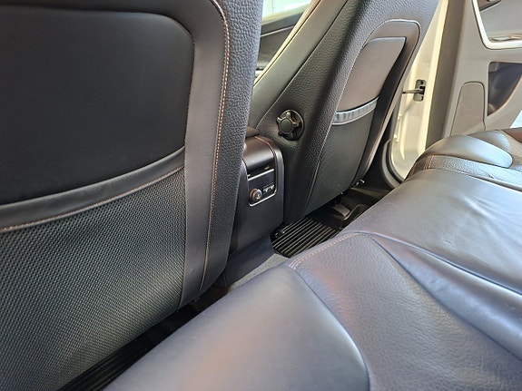 Volvo XC60 12 of 22