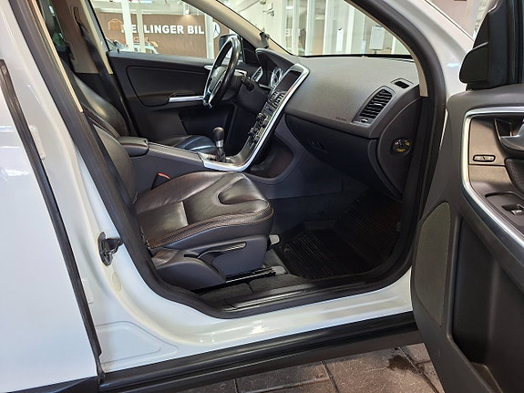 Volvo XC60 6 of 22