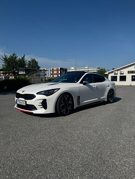 Kia Stinger 2 of 7