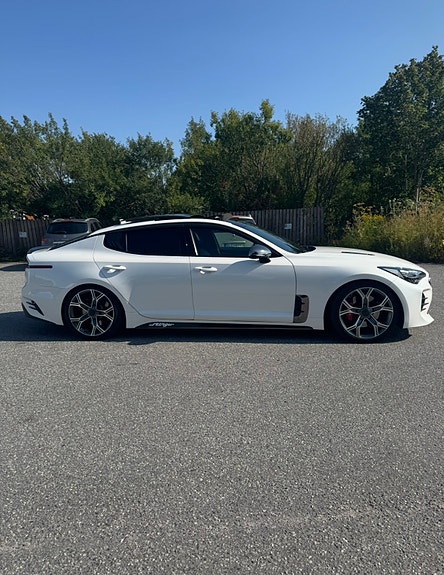Kia Stinger 4 of 7