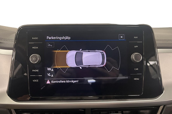 Volkswagen T-Roc 24 of 25