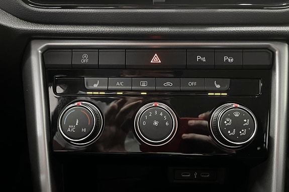 Volkswagen T-Roc 21 of 25