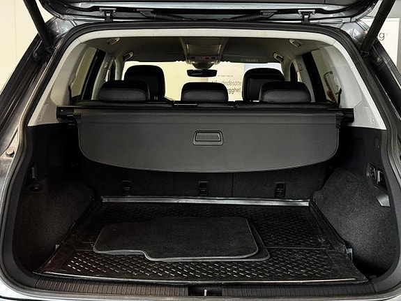 Volkswagen Tiguan Allspace 2 of 9
