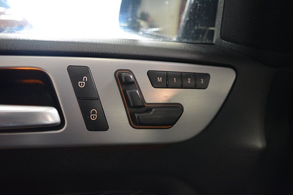 Mercedes-Benz ML350 15 of 16