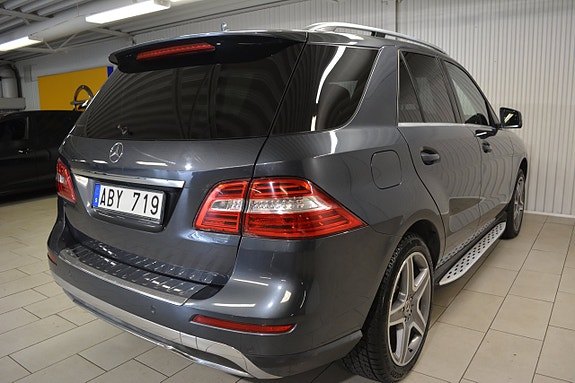 Mercedes-Benz ML350 8 of 16