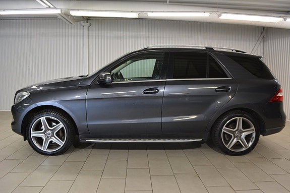 Mercedes-Benz ML350 3 of 16