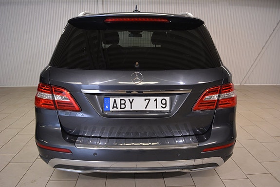 Mercedes-Benz ML350 5 of 16