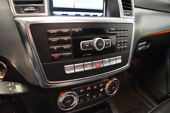 Mercedes-Benz ML350 13 of 16