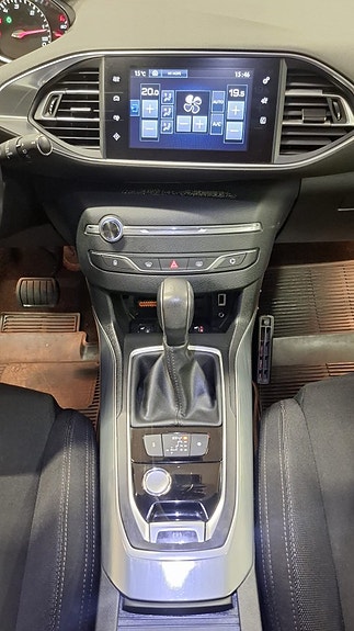 Peugeot 308 21 of 26