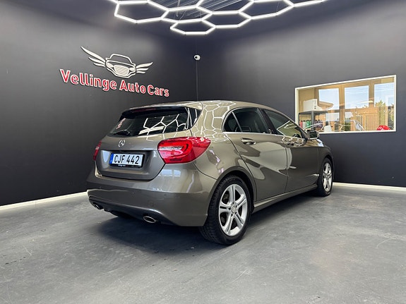 Mercedes-Benz A180 4 of 16