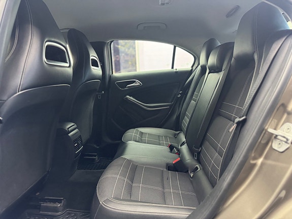 Mercedes-Benz A180 7 of 16