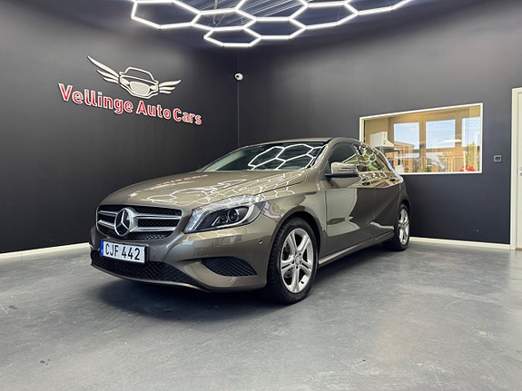 Mercedes-Benz A180 2 of 16