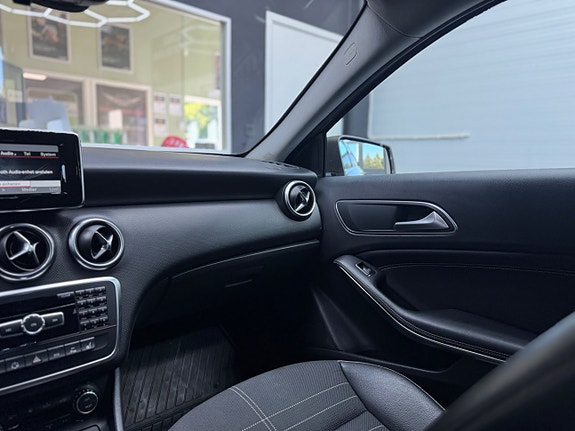 Mercedes-Benz A180 13 of 16