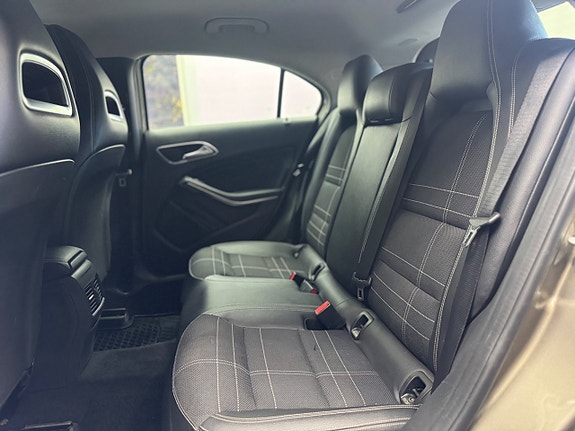 Mercedes-Benz A180 8 of 16