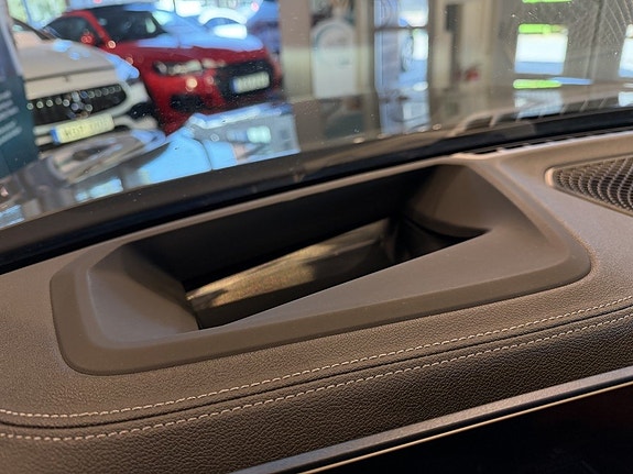 BMW 330e 24 of 30