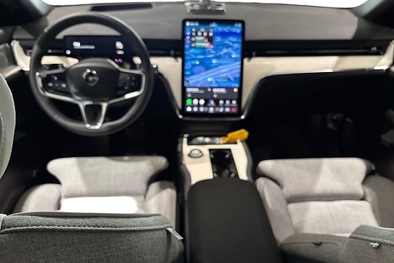 Volvo EX90 10 of 28