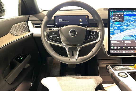 Volvo EX90 11 of 28
