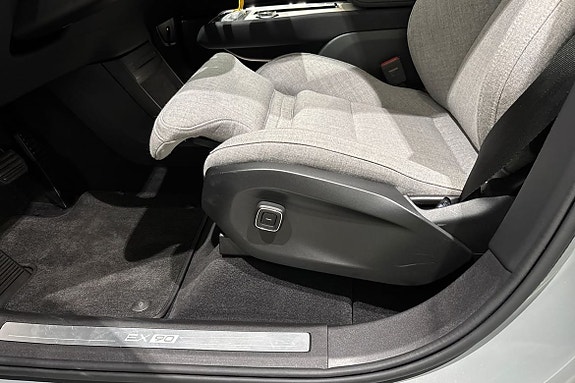 Volvo EX90 26 of 28
