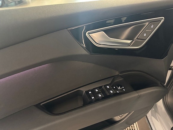 Audi Q4 e-tron 16 of 18