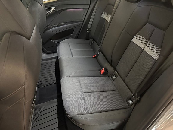 Audi Q4 e-tron 9 of 18