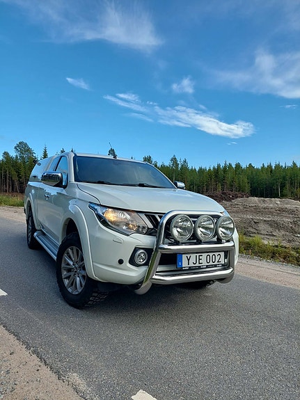 Mitsubishi L200 Club Cab 2 of 8