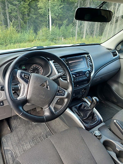 Mitsubishi L200 Club Cab 5 of 8