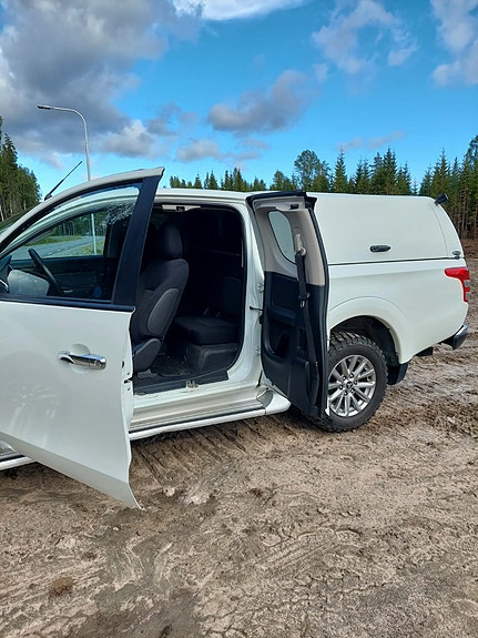 Mitsubishi L200 Club Cab 4 of 8