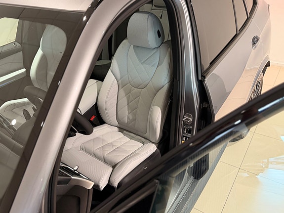 BMW X5 4 of 16
