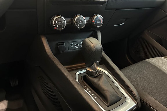 Renault Clio 19 of 21