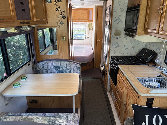 Chevrolet Winnebago Brave 5 of 8