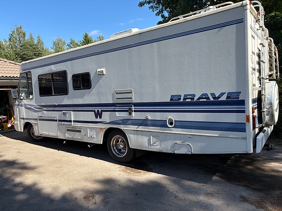 Chevrolet Winnebago Brave 2 of 8