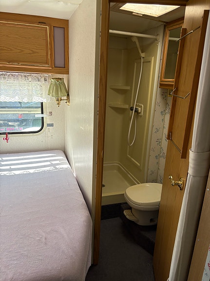 Chevrolet Winnebago Brave 6 of 8