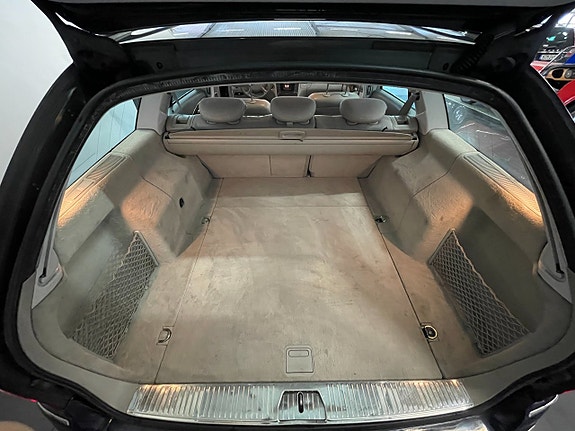 Mercedes-Benz E240 13 of 13