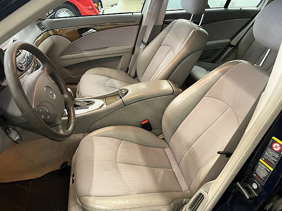 Mercedes-Benz E240 9 of 13