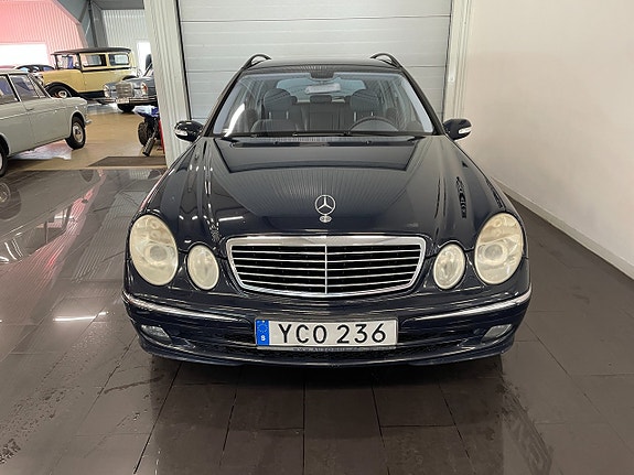 Mercedes-Benz E240 7 of 13