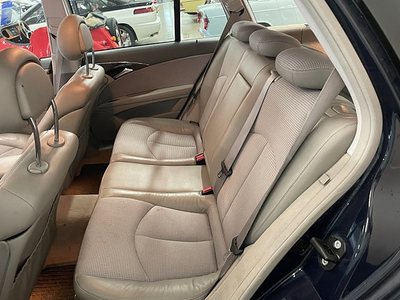 Mercedes-Benz E240 12 of 13