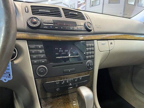 Mercedes-Benz E240 11 of 13