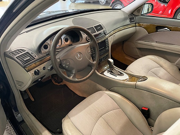 Mercedes-Benz E240 8 of 13