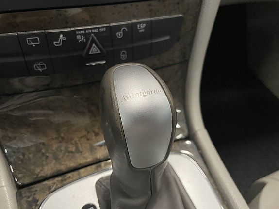 Mercedes-Benz E240 10 of 13