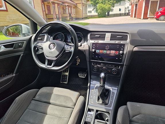 Volkswagen Golf Alltrack 3 of 3